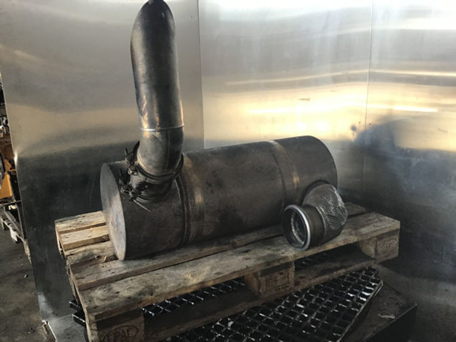 Liebherr Exhaust - Susturucu: fotoğraf 3 Liebherr Exhaust - Susturucu: fotoğraf 3