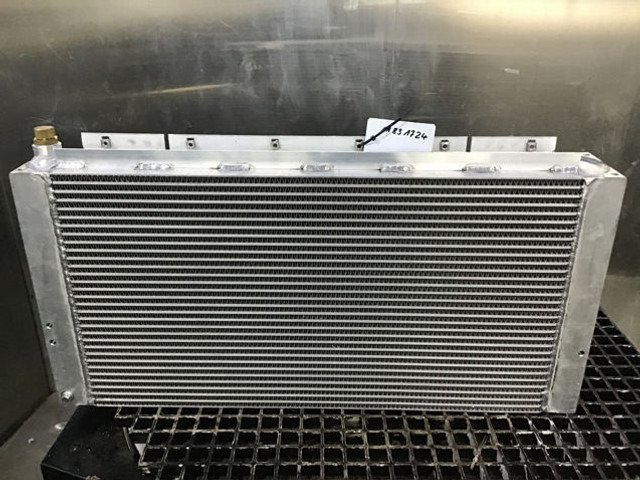 Liebherr Oil Cooler - Yağ soğutucusu: fotoğraf 1 Liebherr Oil Cooler - Yağ soğutucusu: fotoğraf 1