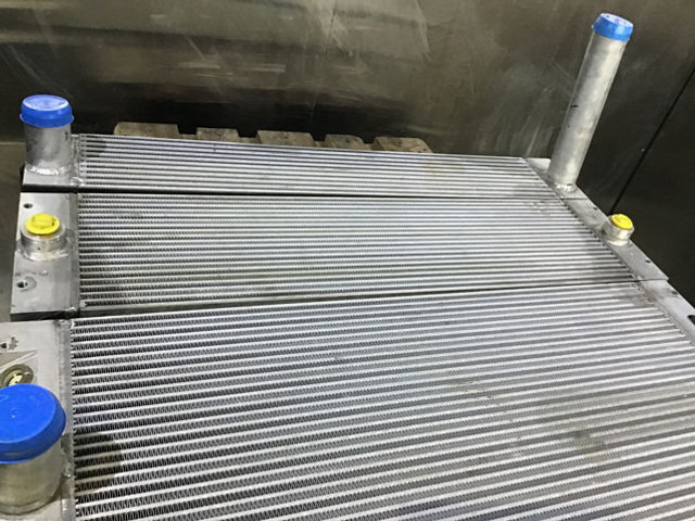 Liebherr Oil Cooler - Yağ soğutucusu: fotoğraf 2 Liebherr Oil Cooler - Yağ soğutucusu: fotoğraf 2