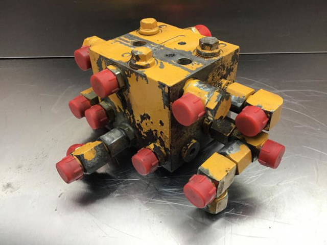 Liebherr Valve Distribution Block - Hidrolik: fotoğraf 1 Liebherr Valve Distribution Block - Hidrolik: fotoğraf 1