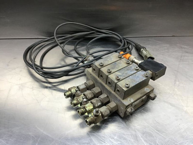 Liebherr Valve Distribution Block - Hidrolik: fotoğraf 3 Liebherr Valve Distribution Block - Hidrolik: fotoğraf 3