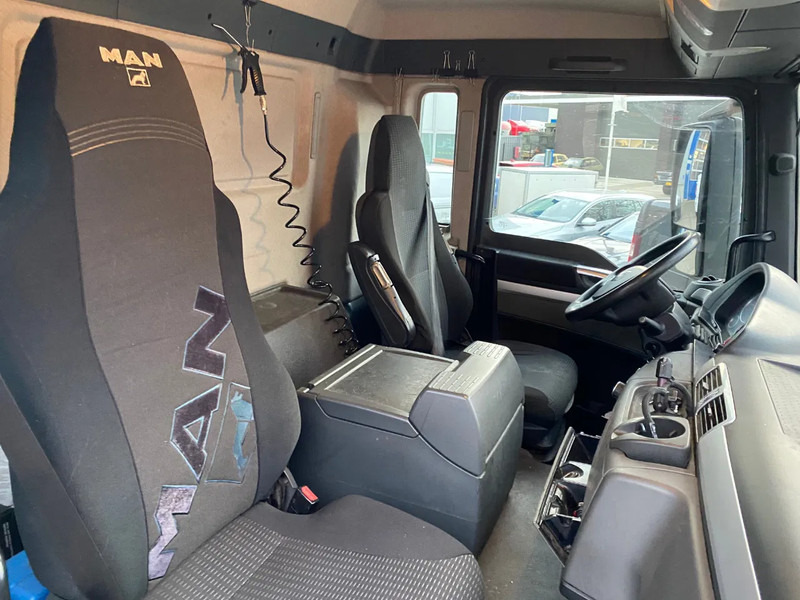 Kapalı kasa kamyon MAN TGS 26.320 / 6x2/4 / ADR / Closed box / Dhollandia: fotoğraf 9 Kapalı kasa kamyon MAN TGS 26.320 / 6x2/4 / ADR / Closed box / Dhollandia: fotoğraf 9