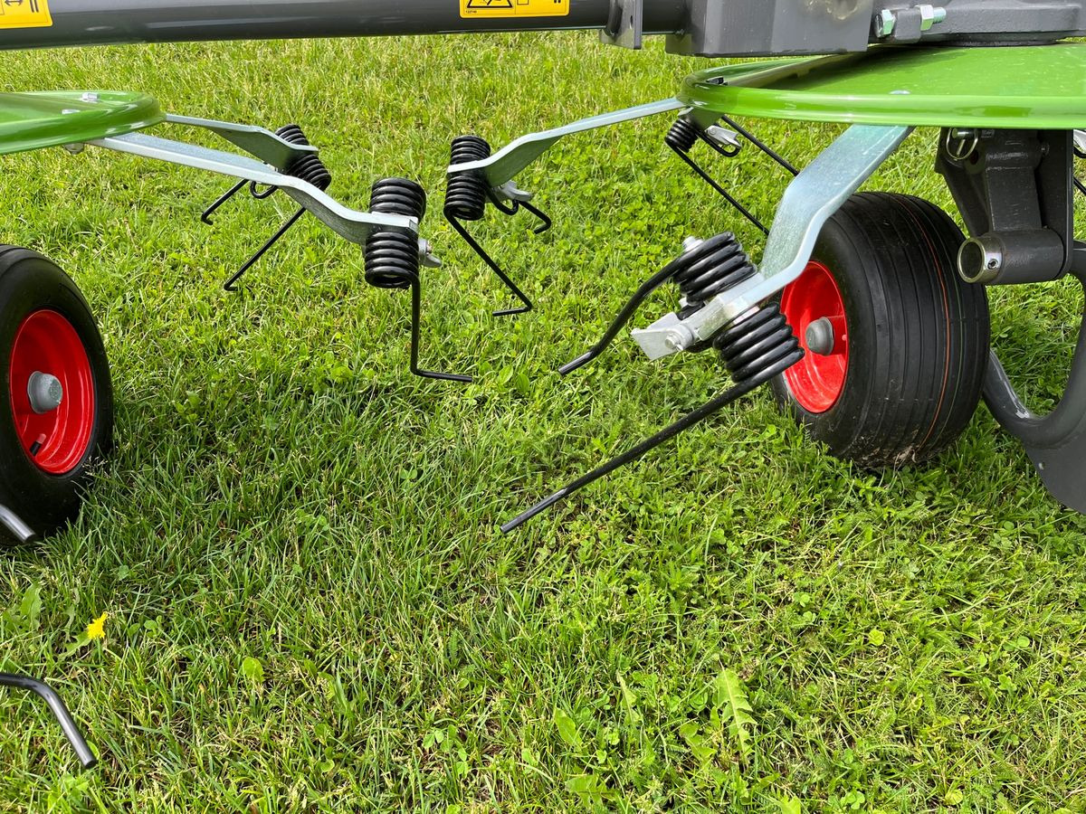 Fendt Lotus 770 - Ot toplama tırmığı: fotoğraf 3 Fendt Lotus 770 - Ot toplama tırmığı: fotoğraf 3