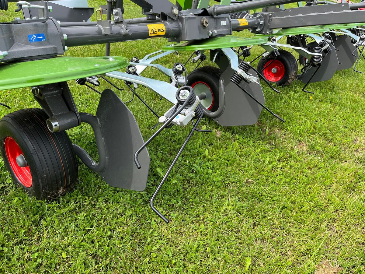 Fendt Lotus 770 - Ot toplama tırmığı: fotoğraf 4 Fendt Lotus 770 - Ot toplama tırmığı: fotoğraf 4