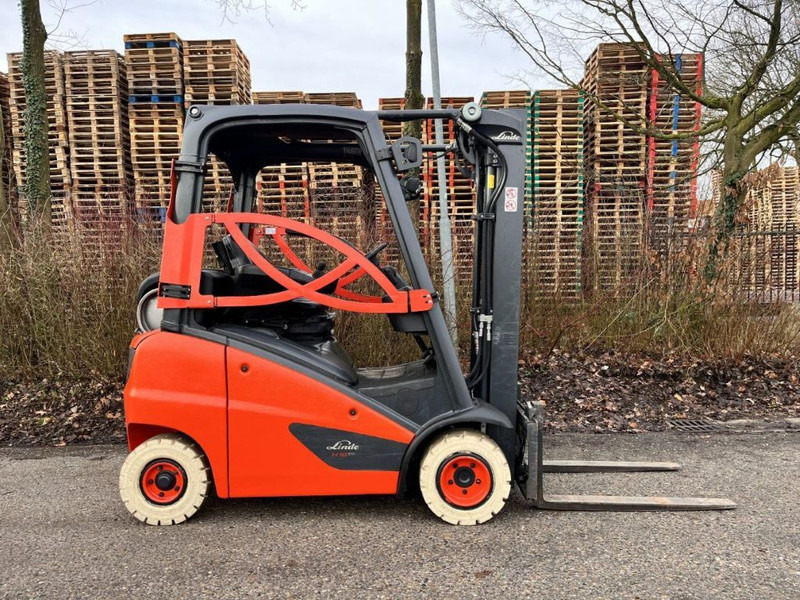 Linde H18T-01 - LPG forklift: fotoğraf 1 Linde H18T-01 - LPG forklift: fotoğraf 1