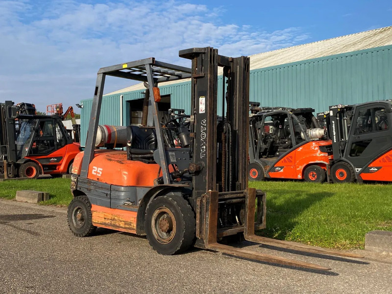 Toyota 42-6FGF25 - LPG forklift: fotoğraf 3 Toyota 42-6FGF25 - LPG forklift: fotoğraf 3