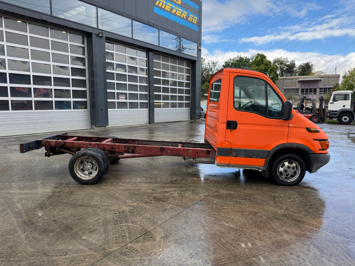 IVECO 35C12 4x2 - Şasi kamyon: fotoğraf 3 IVECO 35C12 4x2 - Şasi kamyon: fotoğraf 3
