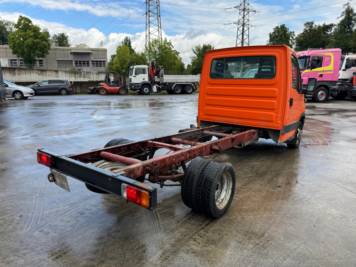 IVECO 35C12 4x2 - Şasi kamyon: fotoğraf 4 IVECO 35C12 4x2 - Şasi kamyon: fotoğraf 4