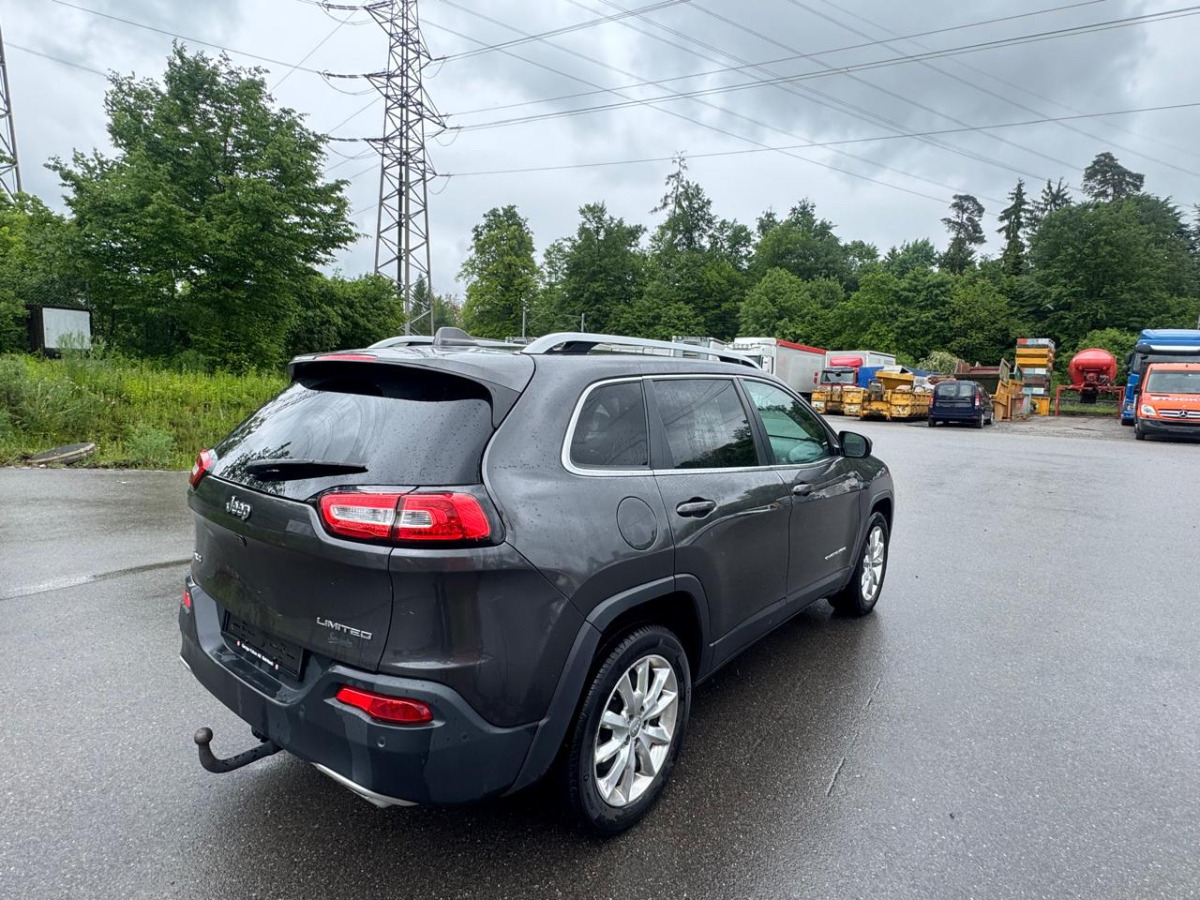 JEEP Cherokee 2.2 TD - Hatchback: fotoğraf 4 JEEP Cherokee 2.2 TD - Hatchback: fotoğraf 4