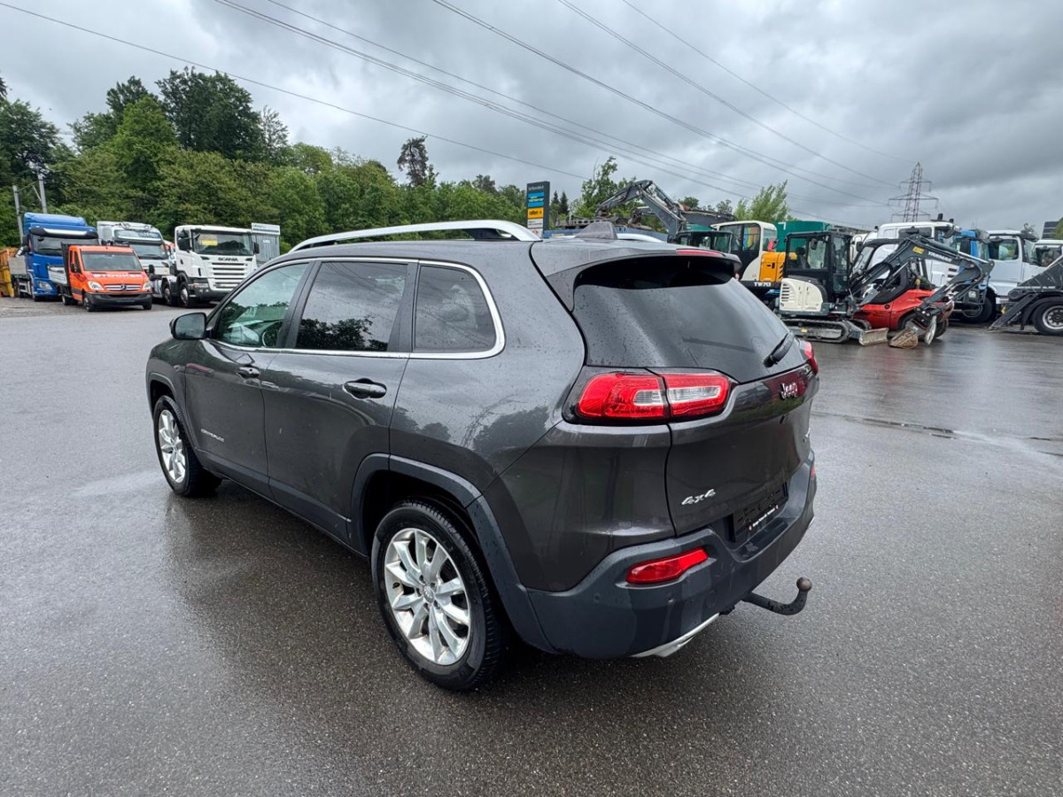 JEEP Cherokee 2.2 TD - Hatchback: fotoğraf 5 JEEP Cherokee 2.2 TD - Hatchback: fotoğraf 5