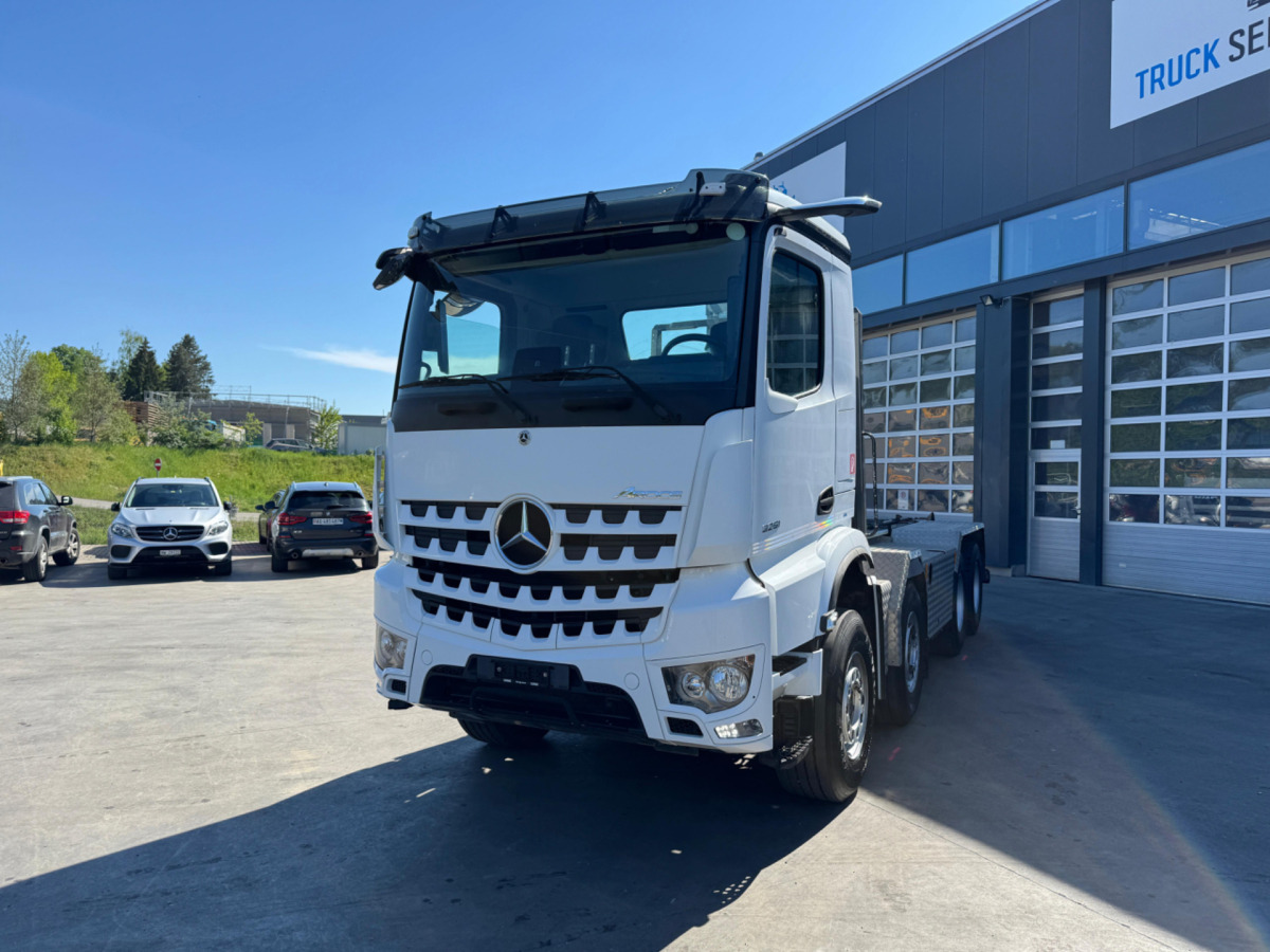 Kancalı yükleyici kamyon MERCEDES Arocs 3251 8x4: fotoğraf 1