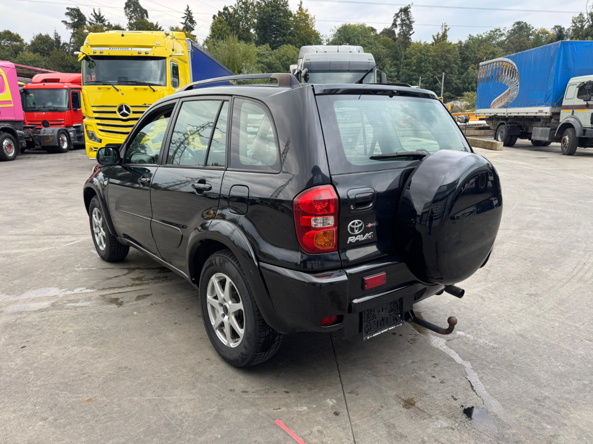 TOYOTA RAV4 2.0 4x4 - Binek araba: fotoğraf 5 TOYOTA RAV4 2.0 4x4 - Binek araba: fotoğraf 5