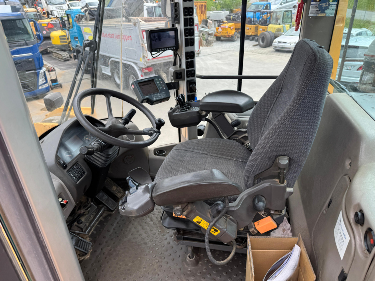Tekerlekli yükleyici VOLVO L180G: fotoğraf 12