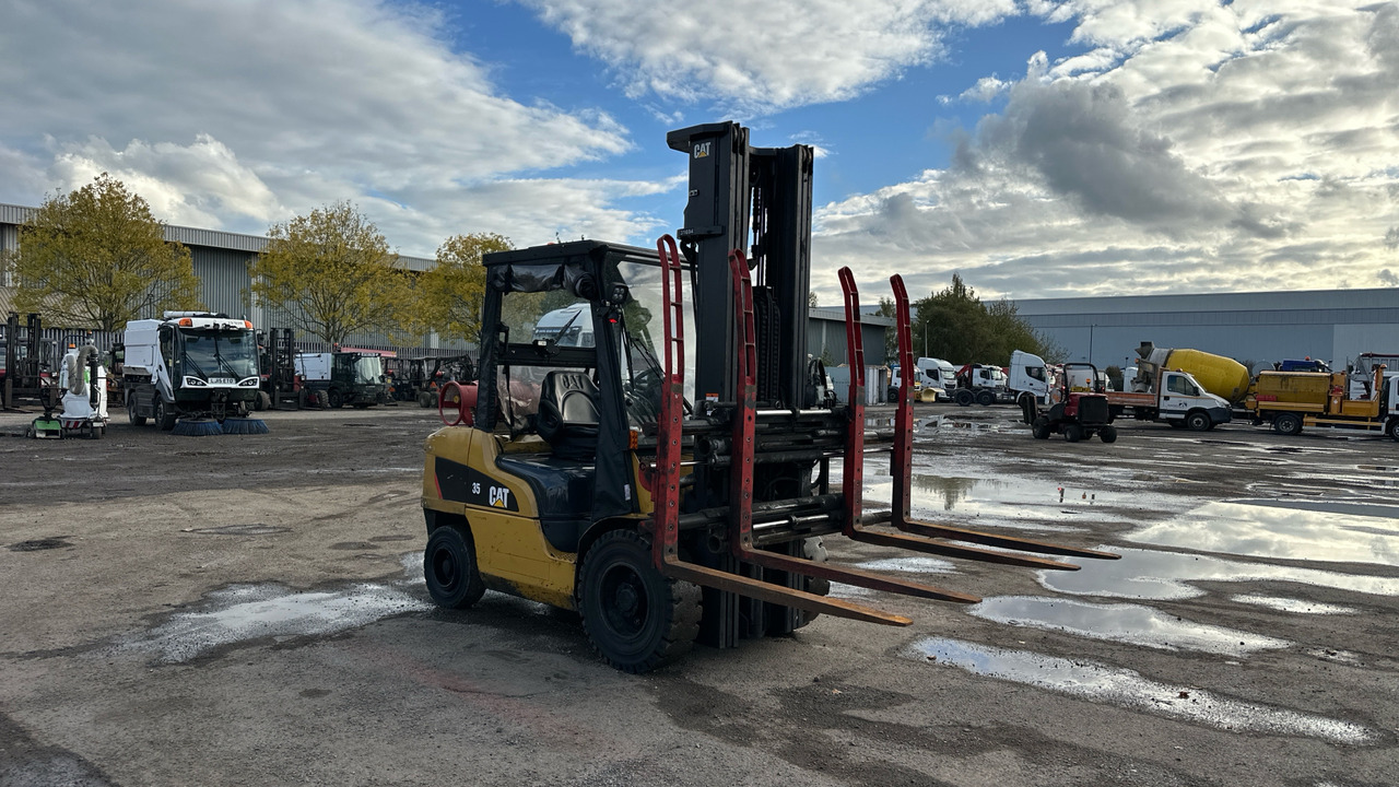CATERPILLAR GP35 - LPG forklift: fotoğraf 1 CATERPILLAR GP35 - LPG forklift: fotoğraf 1