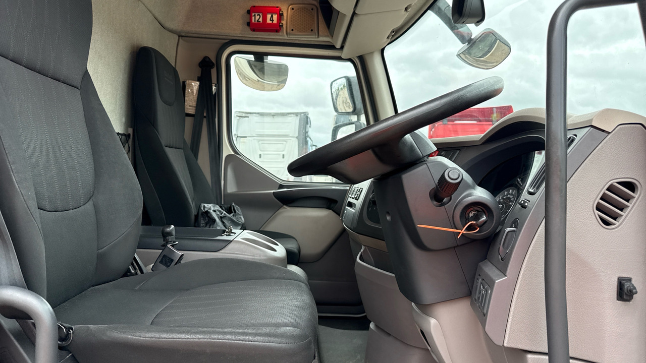 DAF LF 180 - Tenteli kamyon: fotoğraf 5 DAF LF 180 - Tenteli kamyon: fotoğraf 5