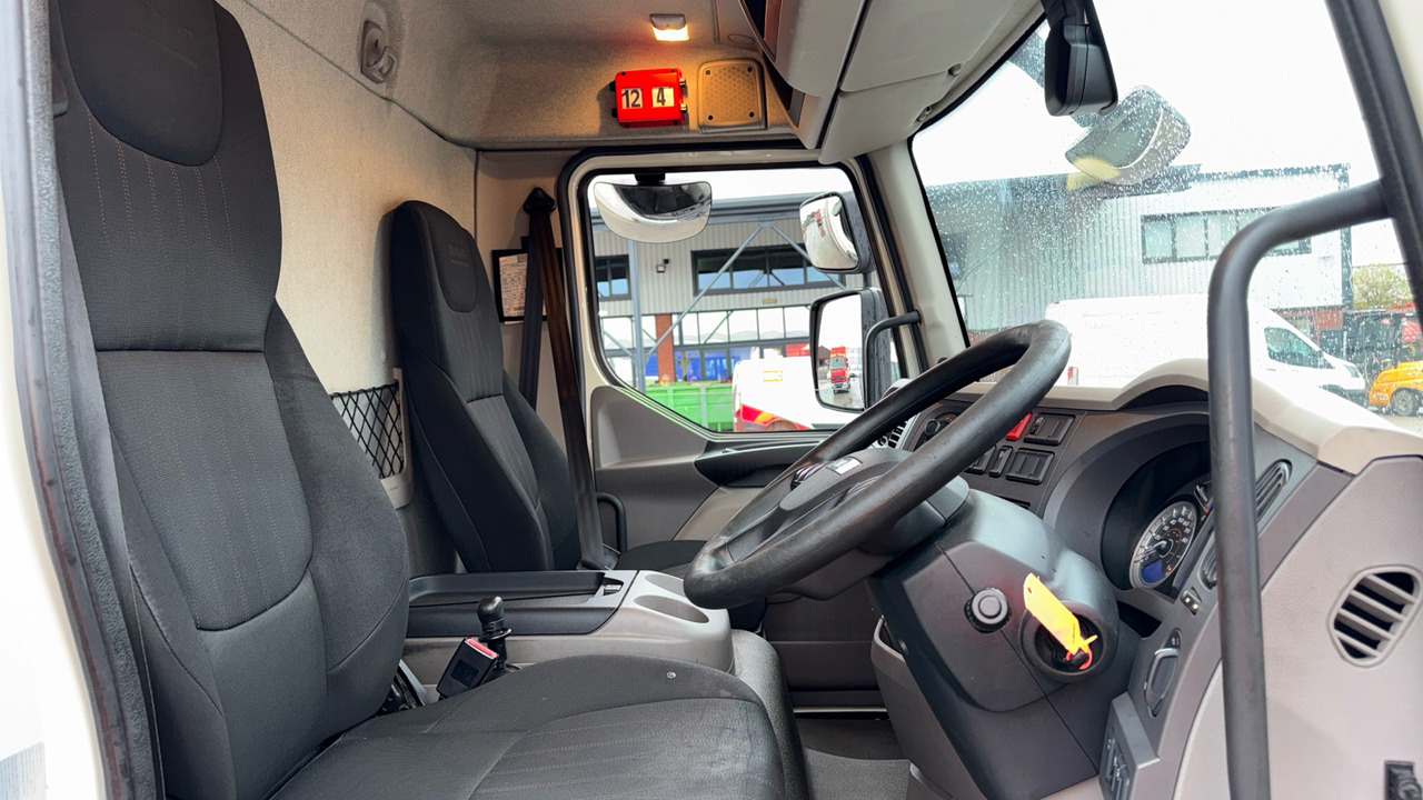 DAF LF 180 - Tenteli kamyon: fotoğraf 5 DAF LF 180 - Tenteli kamyon: fotoğraf 5