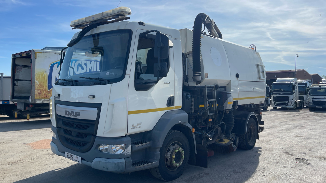 DAF LF 220 - Yol süpürme aracı: fotoğraf 2 DAF LF 220 - Yol süpürme aracı: fotoğraf 2