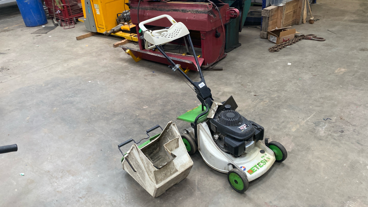 ETESIA PHTS MOWER, HONDA GCV 160 ENGINE - Çim biçme makinesi: fotoğraf 1 ETESIA PHTS MOWER, HONDA GCV 160 ENGINE - Çim biçme makinesi: fotoğraf 1