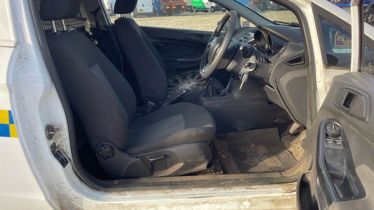 FORD FIESTA 1.5 TDCI - Binek araba: fotoğraf 5 FORD FIESTA 1.5 TDCI - Binek araba: fotoğraf 5