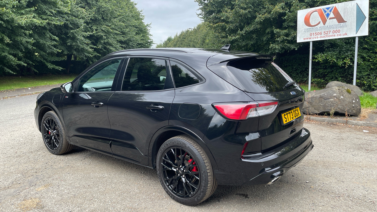 Ford Kuga 2.5 PHEV Black Package Edition CVT - Hatchback: fotoğraf 3 Ford Kuga 2.5 PHEV Black Package Edition CVT - Hatchback: fotoğraf 3