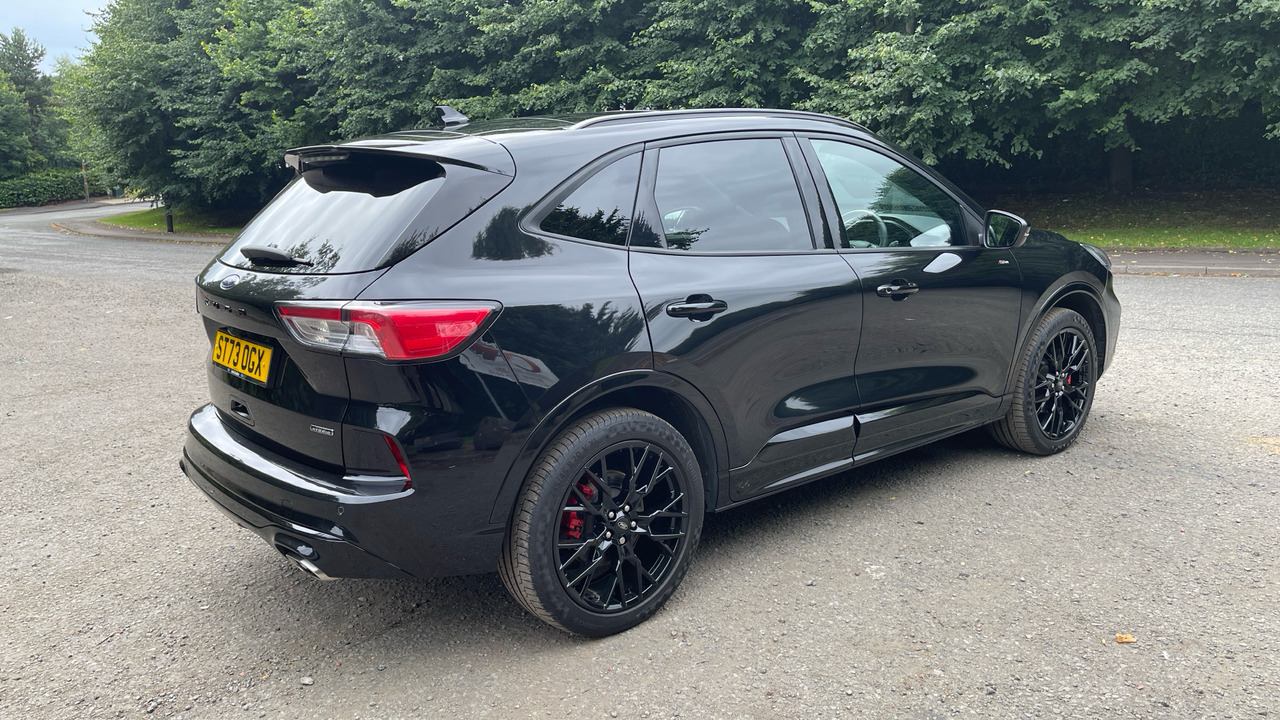 Ford Kuga 2.5 PHEV Black Package Edition CVT - Hatchback: fotoğraf 4 Ford Kuga 2.5 PHEV Black Package Edition CVT - Hatchback: fotoğraf 4