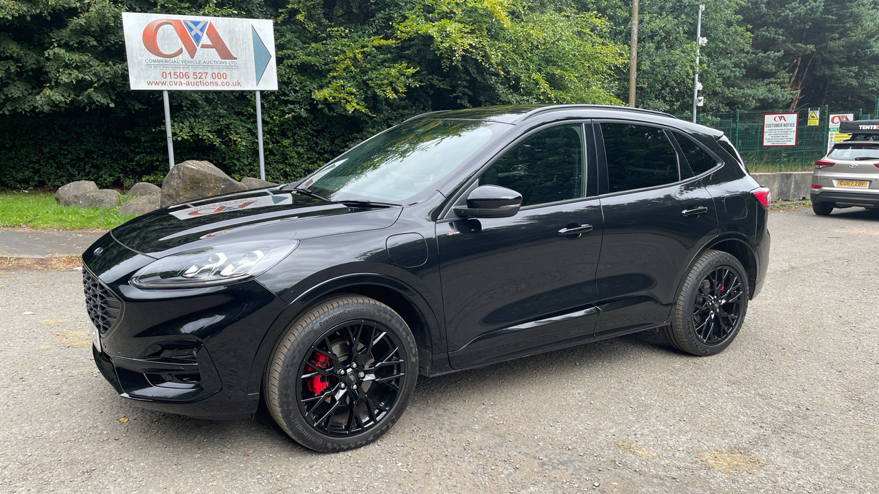 Ford Kuga 2.5 PHEV Black Package Edition CVT - Hatchback: fotoğraf 2 Ford Kuga 2.5 PHEV Black Package Edition CVT - Hatchback: fotoğraf 2