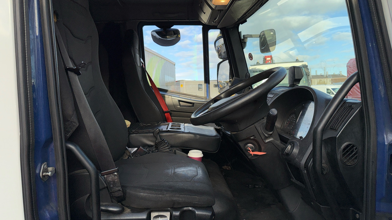 IVECO EUROCARGO 120E - Tenteli kamyon: fotoğraf 5 IVECO EUROCARGO 120E - Tenteli kamyon: fotoğraf 5