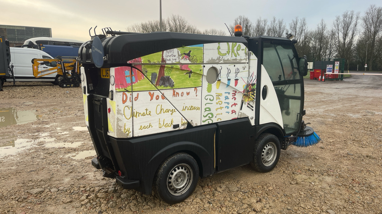 JOHNSTON SWEEPER - Yol süpürme aracı: fotoğraf 4 JOHNSTON SWEEPER - Yol süpürme aracı: fotoğraf 4