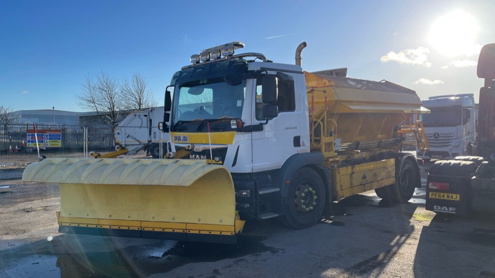 MAN TGM 18.250 - Kar küreme aracı: fotoğraf 1 MAN TGM 18.250 - Kar küreme aracı: fotoğraf 1