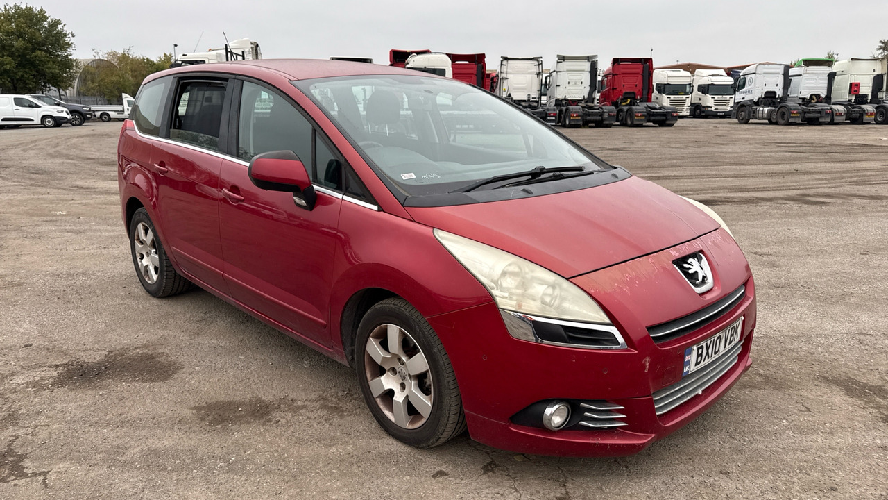 PEUGEOT 5008 2.0 HDI 150PS - Binek araba: fotoğraf 1 PEUGEOT 5008 2.0 HDI 150PS - Binek araba: fotoğraf 1