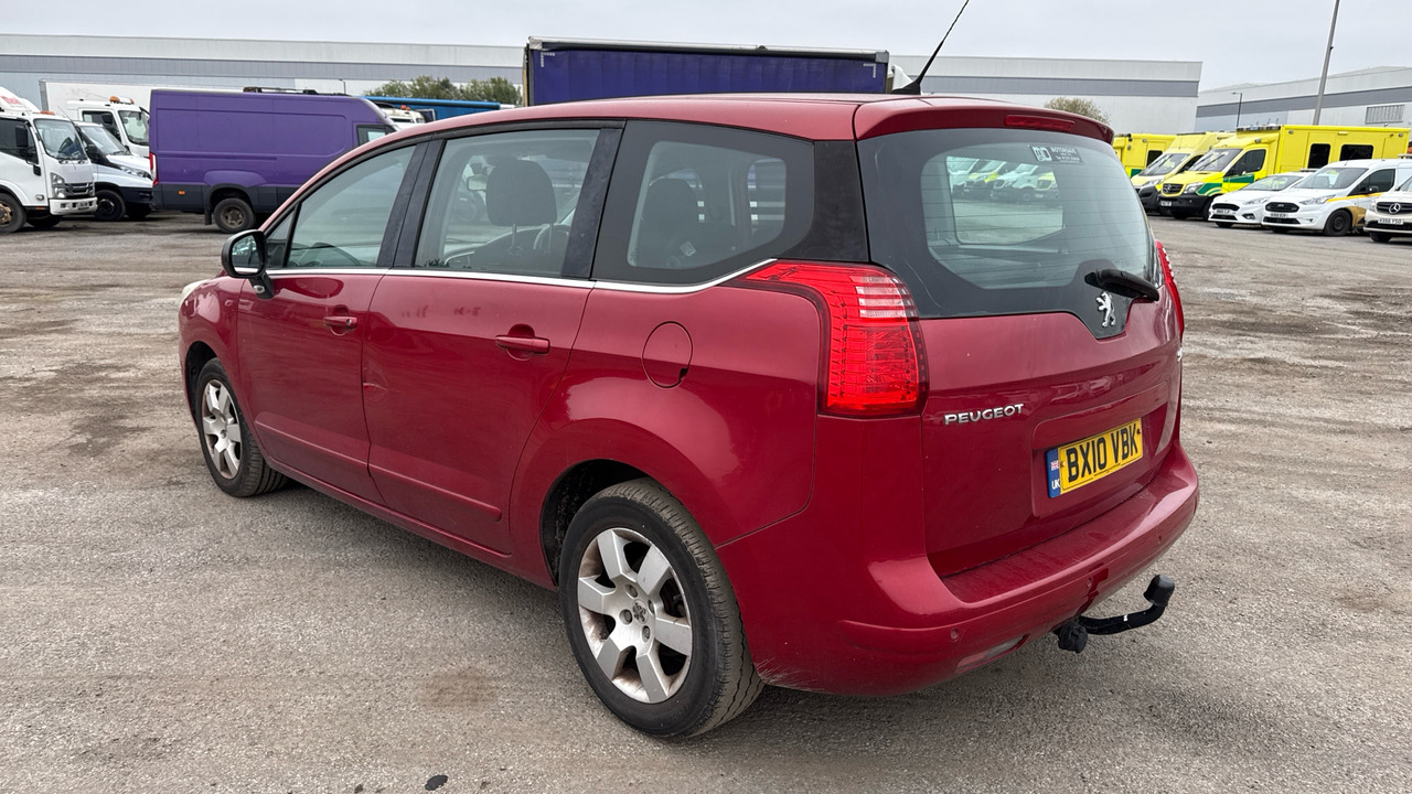 PEUGEOT 5008 2.0 HDI 150PS - Binek araba: fotoğraf 3 PEUGEOT 5008 2.0 HDI 150PS - Binek araba: fotoğraf 3