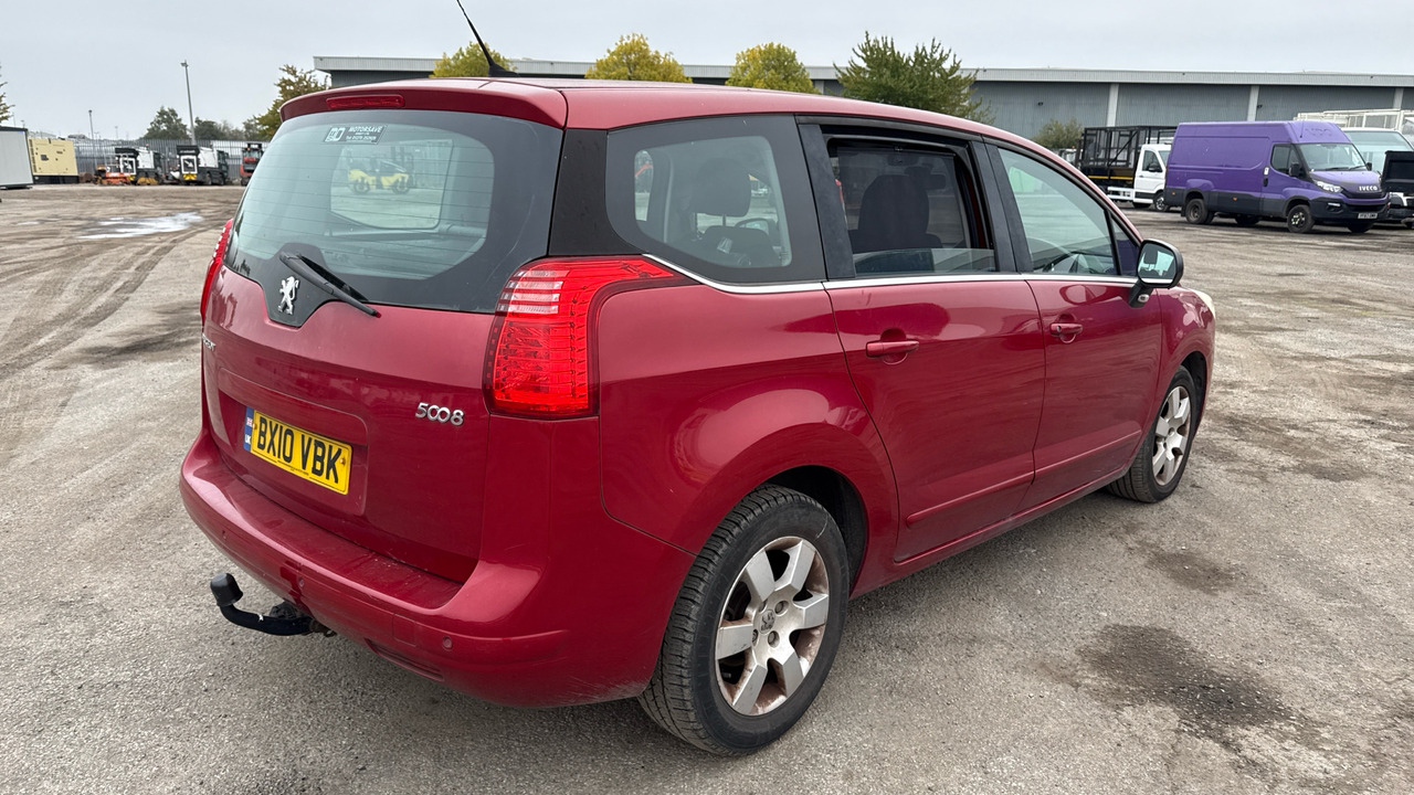 PEUGEOT 5008 2.0 HDI 150PS - Binek araba: fotoğraf 4 PEUGEOT 5008 2.0 HDI 150PS - Binek araba: fotoğraf 4