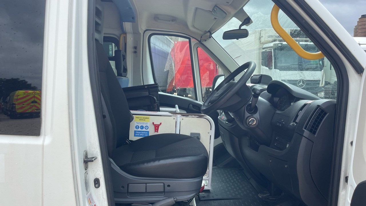 Peugeot Boxer 2.0 BLUE HDI 130PS - Ambulans arabası: fotoğraf 5 Peugeot Boxer 2.0 BLUE HDI 130PS - Ambulans arabası: fotoğraf 5