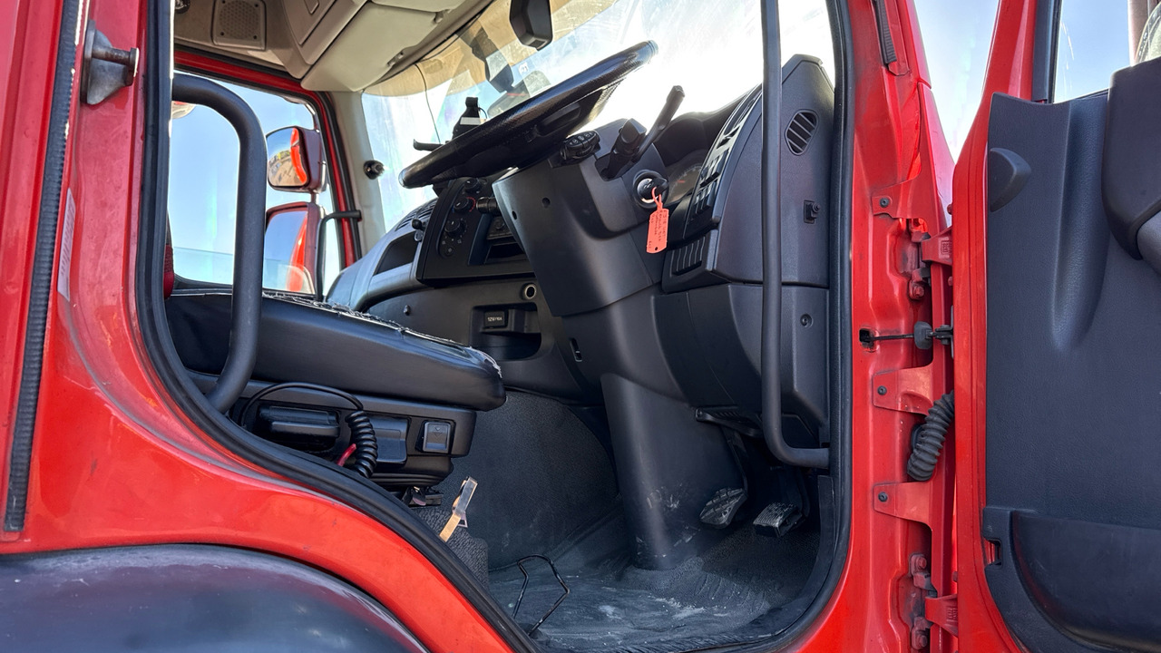 RENAULT D 26 - Tenteli kamyon: fotoğraf 5 RENAULT D 26 - Tenteli kamyon: fotoğraf 5