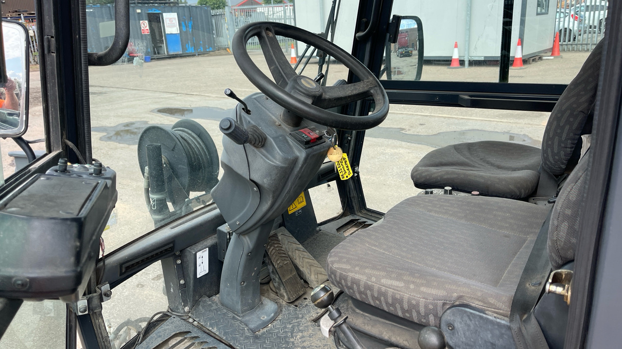 SCHMIDT SWINGO 200+ - Yol süpürme aracı: fotoğraf 5 SCHMIDT SWINGO 200+ - Yol süpürme aracı: fotoğraf 5