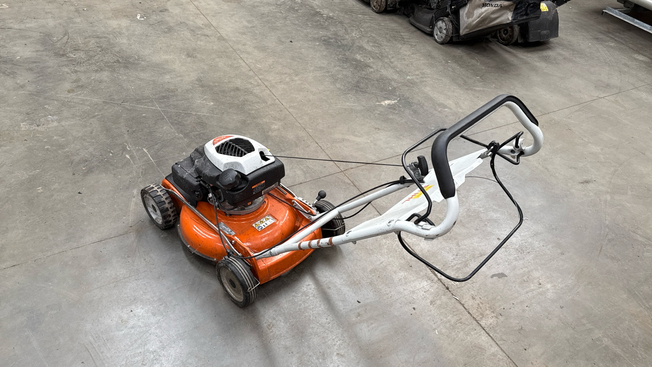 STIHL RM4 RTP - Çim biçme makinesi: fotoğraf 3 STIHL RM4 RTP - Çim biçme makinesi: fotoğraf 3