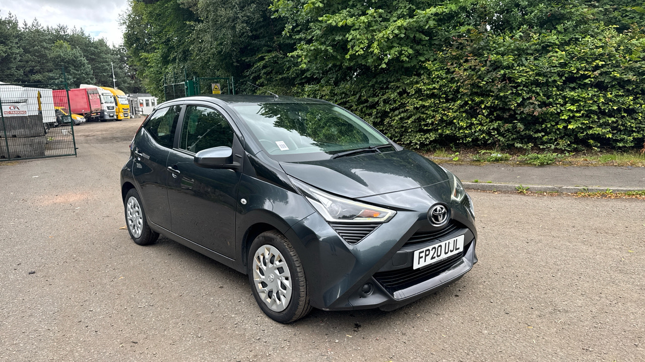 Toyota Aygo 1.0 VVT-i X-Play 5dr - Hatchback: fotoğraf 1 Toyota Aygo 1.0 VVT-i X-Play 5dr - Hatchback: fotoğraf 1
