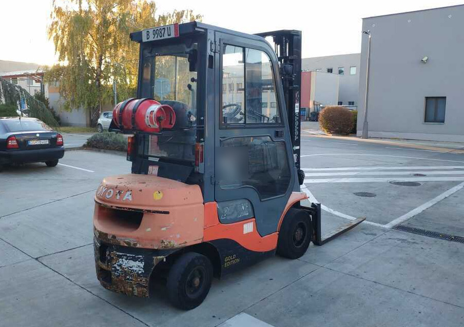 Toyota 7FGF25 - LPG forklift: fotoğraf 3 Toyota 7FGF25 - LPG forklift: fotoğraf 3