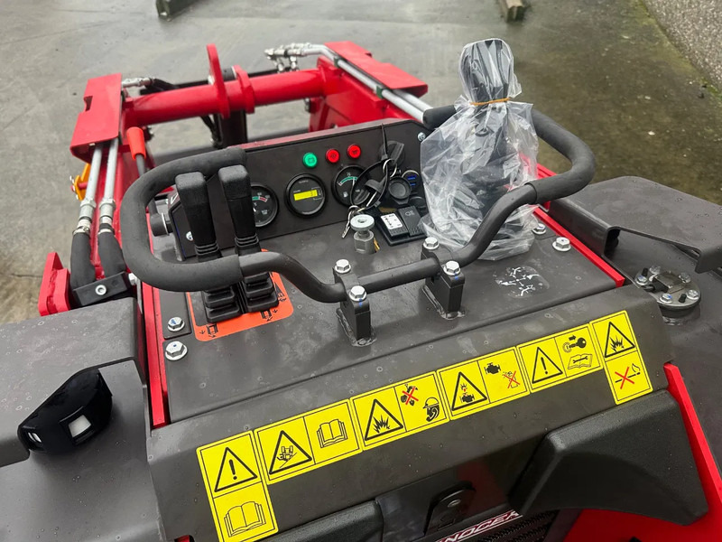 Rhinoceros KS925 - Buldozer: fotoğraf 3 Rhinoceros KS925 - Buldozer: fotoğraf 3