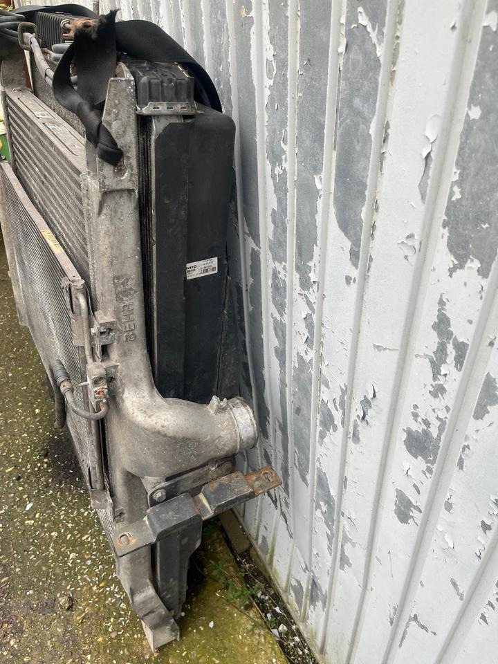 IVECO Stralis Kühlerpaket Wasserkühler Radiator Kühler 41214781 - Radyatör - Kamyon: fotoğraf 2 IVECO Stralis Kühlerpaket Wasserkühler Radiator Kühler 41214781 - Radyatör - Kamyon: fotoğraf 2
