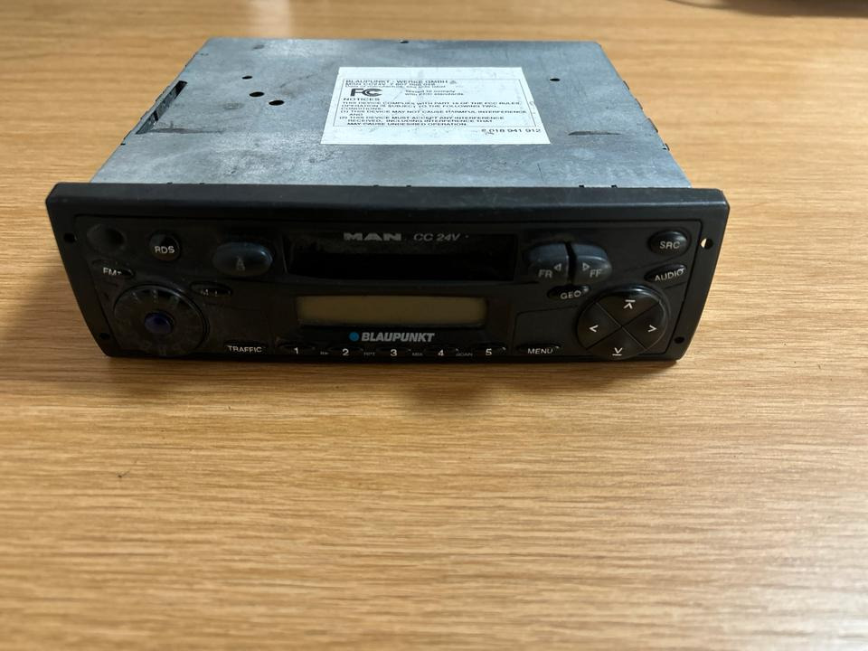 MAN CC24V BLAUPUNKT Radio 81.28101-6166 - Kabin ve iç mekan - Kamyon: fotoğraf 1 MAN CC24V BLAUPUNKT Radio 81.28101-6166 - Kabin ve iç mekan - Kamyon: fotoğraf 1