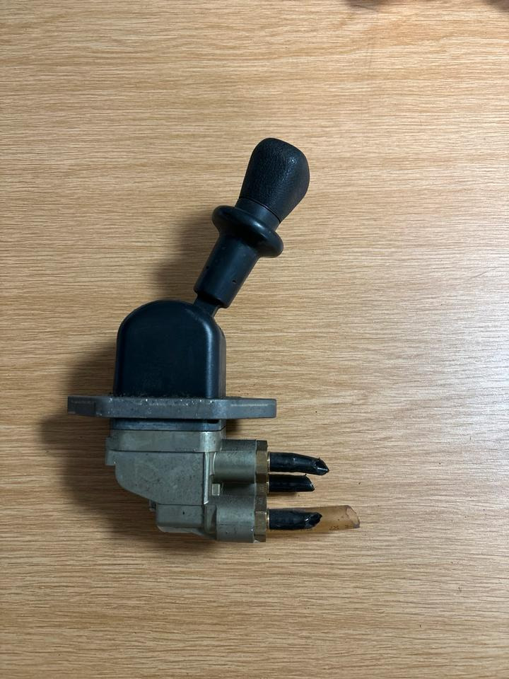 MAN KNORR-BREMSE Handbremsventil / Festellbremse 81.52315-6171 - Vites kolu - Kamyon: fotoğraf 1 MAN KNORR-BREMSE Handbremsventil / Festellbremse 81.52315-6171 - Vites kolu - Kamyon: fotoğraf 1