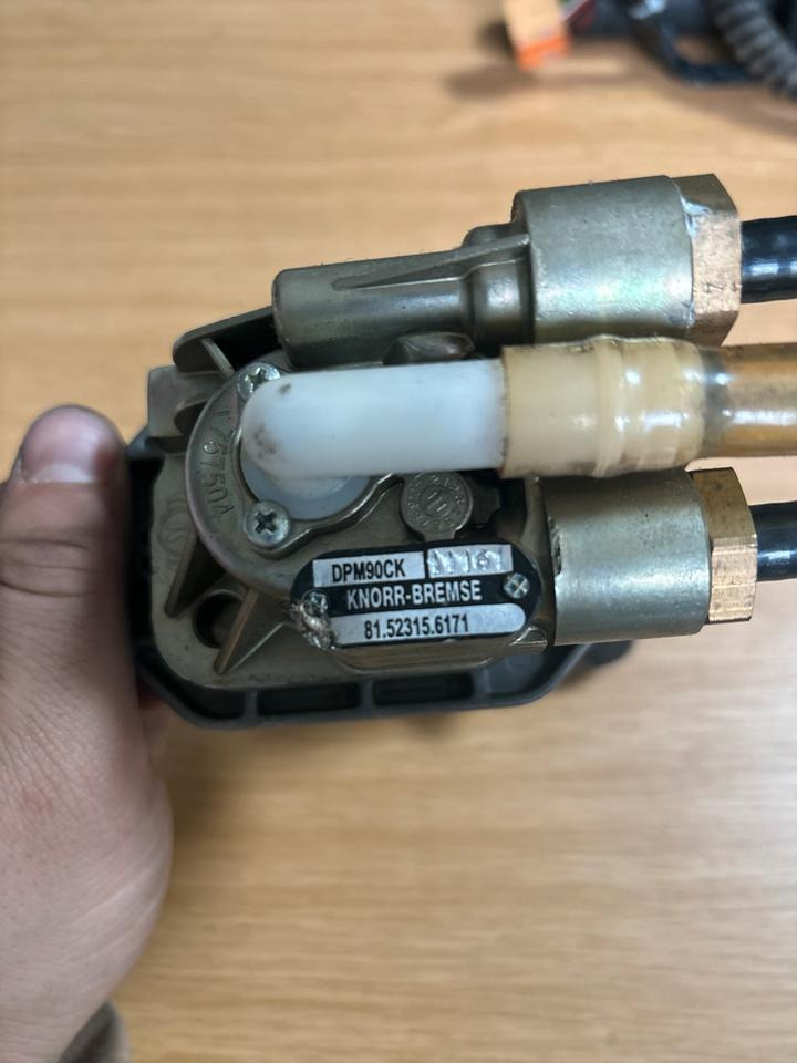 MAN KNORR-BREMSE Handbremsventil / Festellbremse 81.52315-6171 - Vites kolu - Kamyon: fotoğraf 3 MAN KNORR-BREMSE Handbremsventil / Festellbremse 81.52315-6171 - Vites kolu - Kamyon: fotoğraf 3