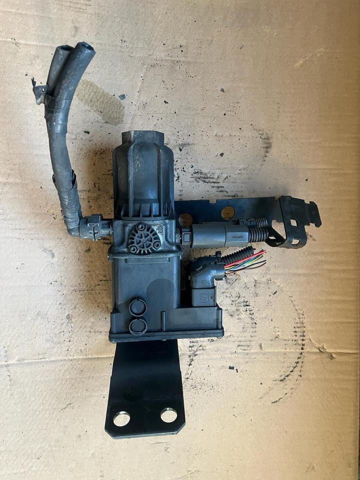 Mercedes Actros MP4 AdBlue Pumpe A0001403978 - Yakıt pompasi - Kamyon: fotoğraf 1 Mercedes Actros MP4 AdBlue Pumpe A0001403978 - Yakıt pompasi - Kamyon: fotoğraf 1