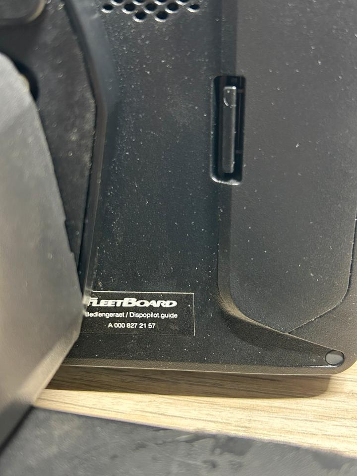 Mercedes Actros MP4 FleetBoard Monitor Display A0008272157 - Takograf - Kamyon: fotoğraf 4 Mercedes Actros MP4 FleetBoard Monitor Display A0008272157 - Takograf - Kamyon: fotoğraf 4