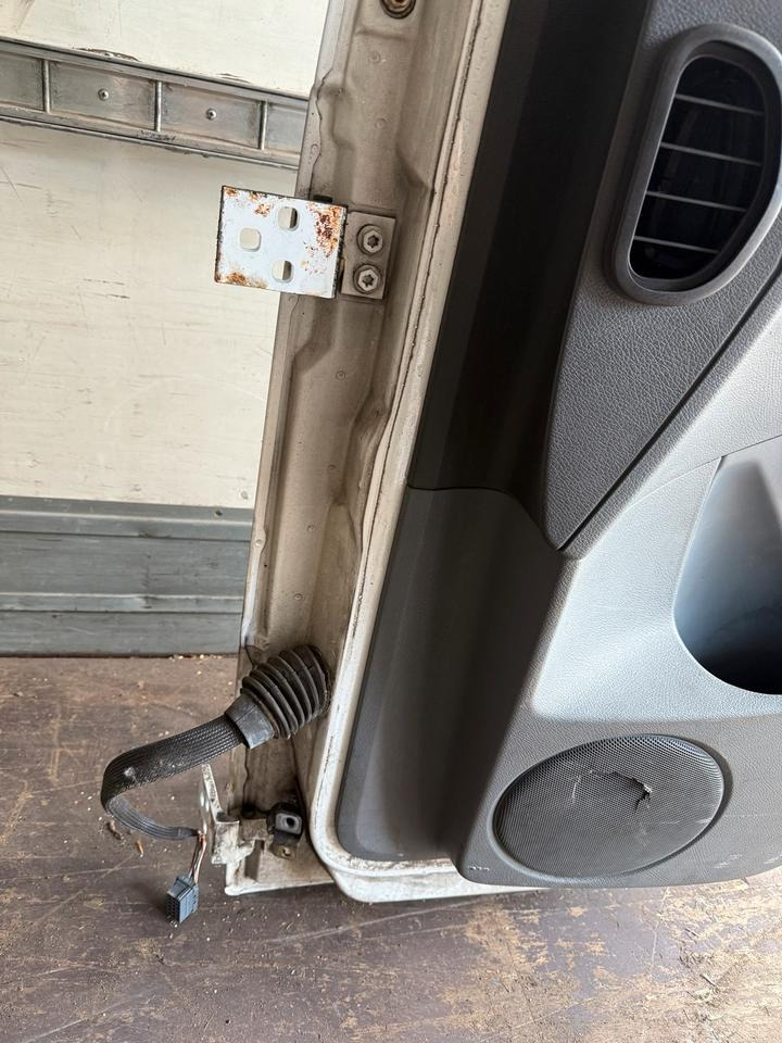 Mercedes Atego Beifahrertür Weiß Spiegel Innenverkleidung LN 75 - Kapı ve yedek parça - Kamyon: fotoğraf 4 Mercedes Atego Beifahrertür Weiß Spiegel Innenverkleidung LN 75 - Kapı ve yedek parça - Kamyon: fotoğraf 4