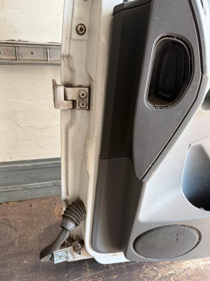 Mercedes Atego Beifahrertür weiß Spiegel Innenverkleidung - Kapı ve yedek parça - Kamyon: fotoğraf 4 Mercedes Atego Beifahrertür weiß Spiegel Innenverkleidung - Kapı ve yedek parça - Kamyon: fotoğraf 4