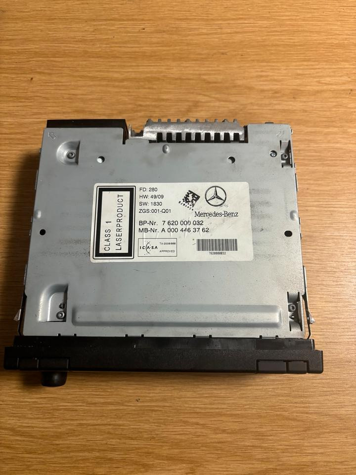 Original Mercedes Truck Base High 24V MP3 Radio Bluetooth MIC AUX - Kabin ve iç mekan - Kamyon: fotoğraf 3 Original Mercedes Truck Base High 24V MP3 Radio Bluetooth MIC AUX - Kabin ve iç mekan - Kamyon: fotoğraf 3