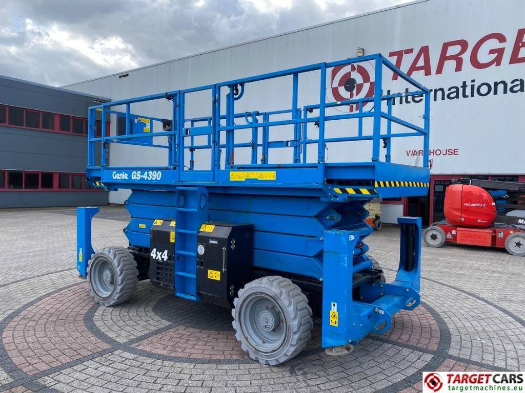 Genie GS-4390 RT LPG Scissor 4x4 Work Lift 1511cm - Makasli platform: fotoğraf 4 Genie GS-4390 RT LPG Scissor 4x4 Work Lift 1511cm - Makasli platform: fotoğraf 4