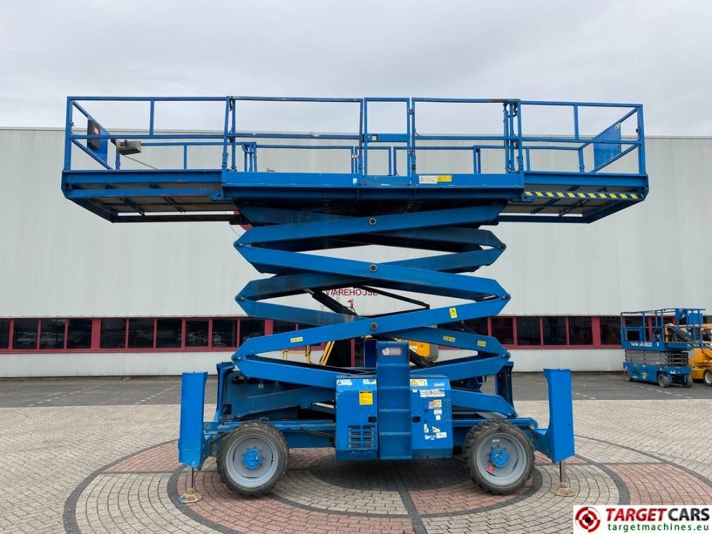 Genie GS-4390RT Diesel 4x4 Scissor Work Lift 1511cm - Makasli platform: fotoğraf 5 Genie GS-4390RT Diesel 4x4 Scissor Work Lift 1511cm - Makasli platform: fotoğraf 5